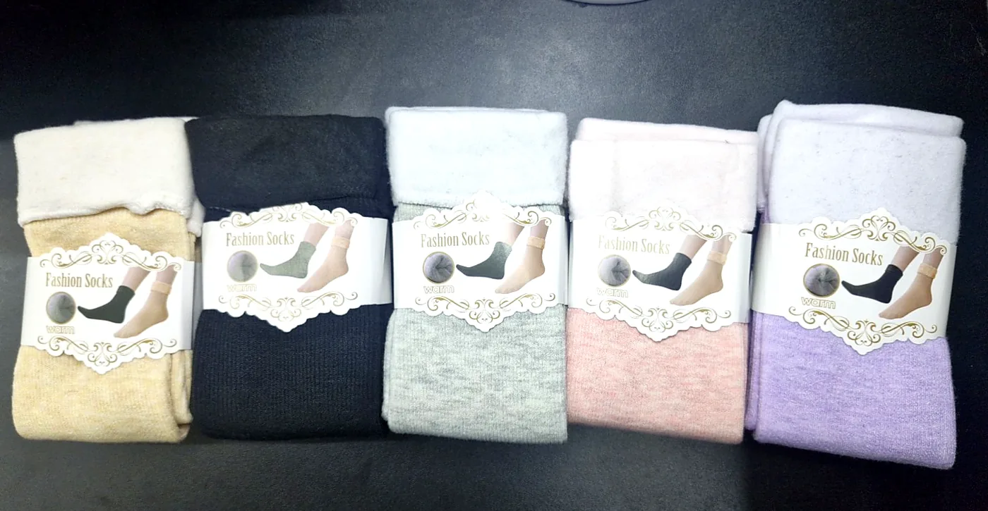 Calcetas térmicas surtidas en beige, negro, gris, rosa y lila